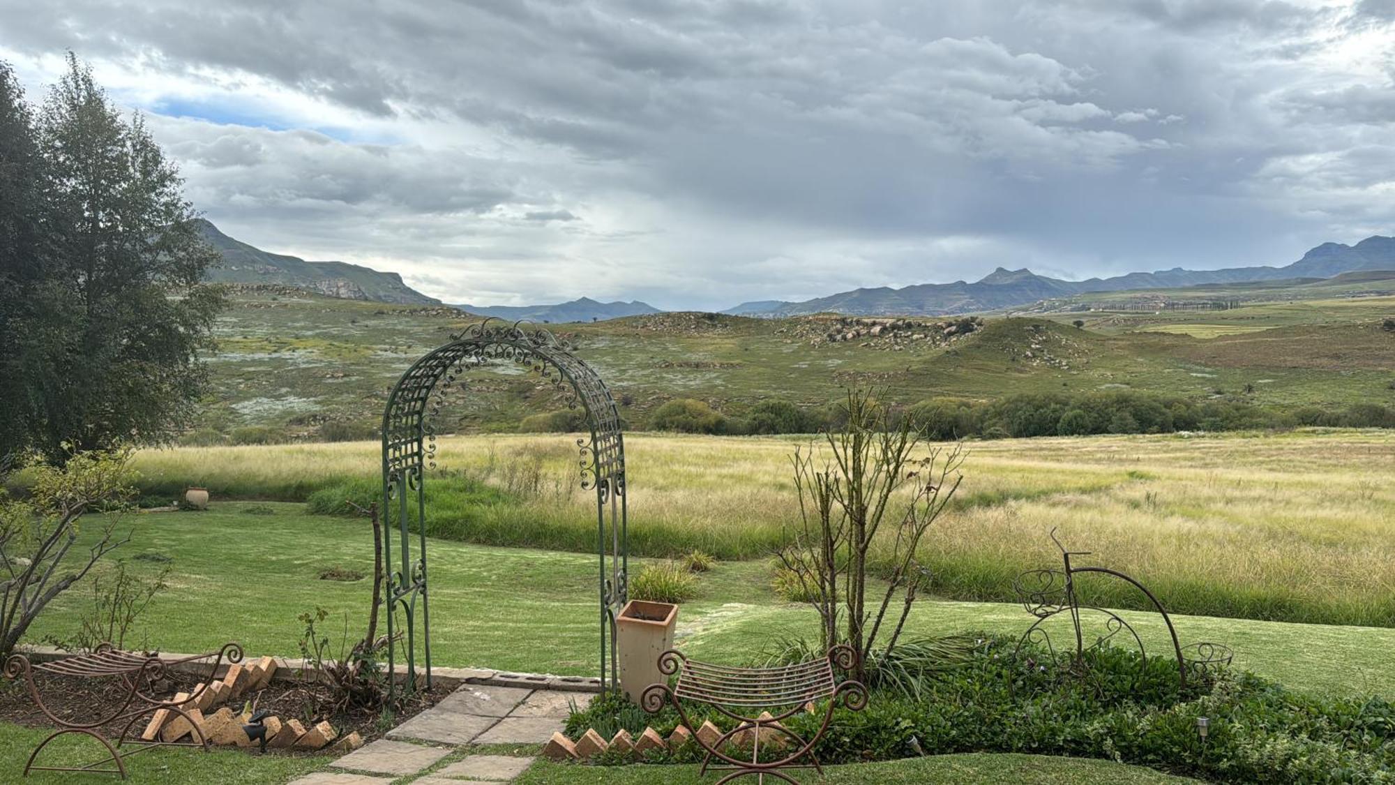 Jovali Clarens Hotel Exterior photo
